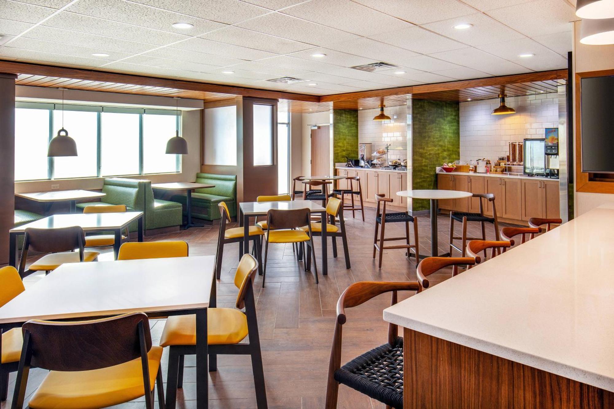 Fairfield Inn & Suites By Marriott Mcpherson Exteriör bild