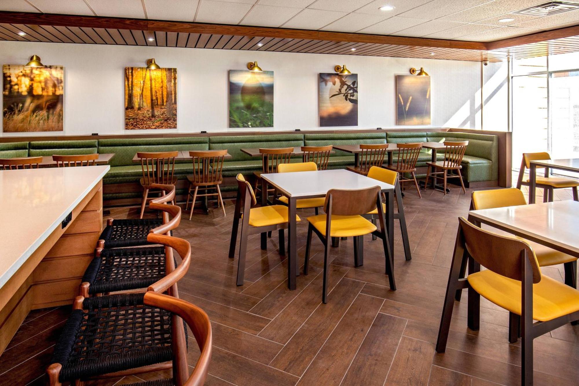 Fairfield Inn & Suites By Marriott Mcpherson Exteriör bild