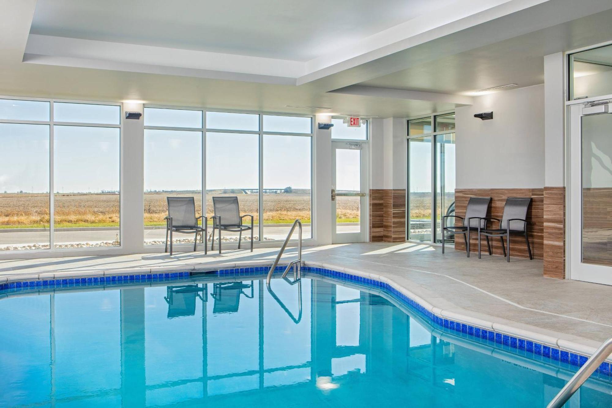 Fairfield Inn & Suites By Marriott Mcpherson Exteriör bild