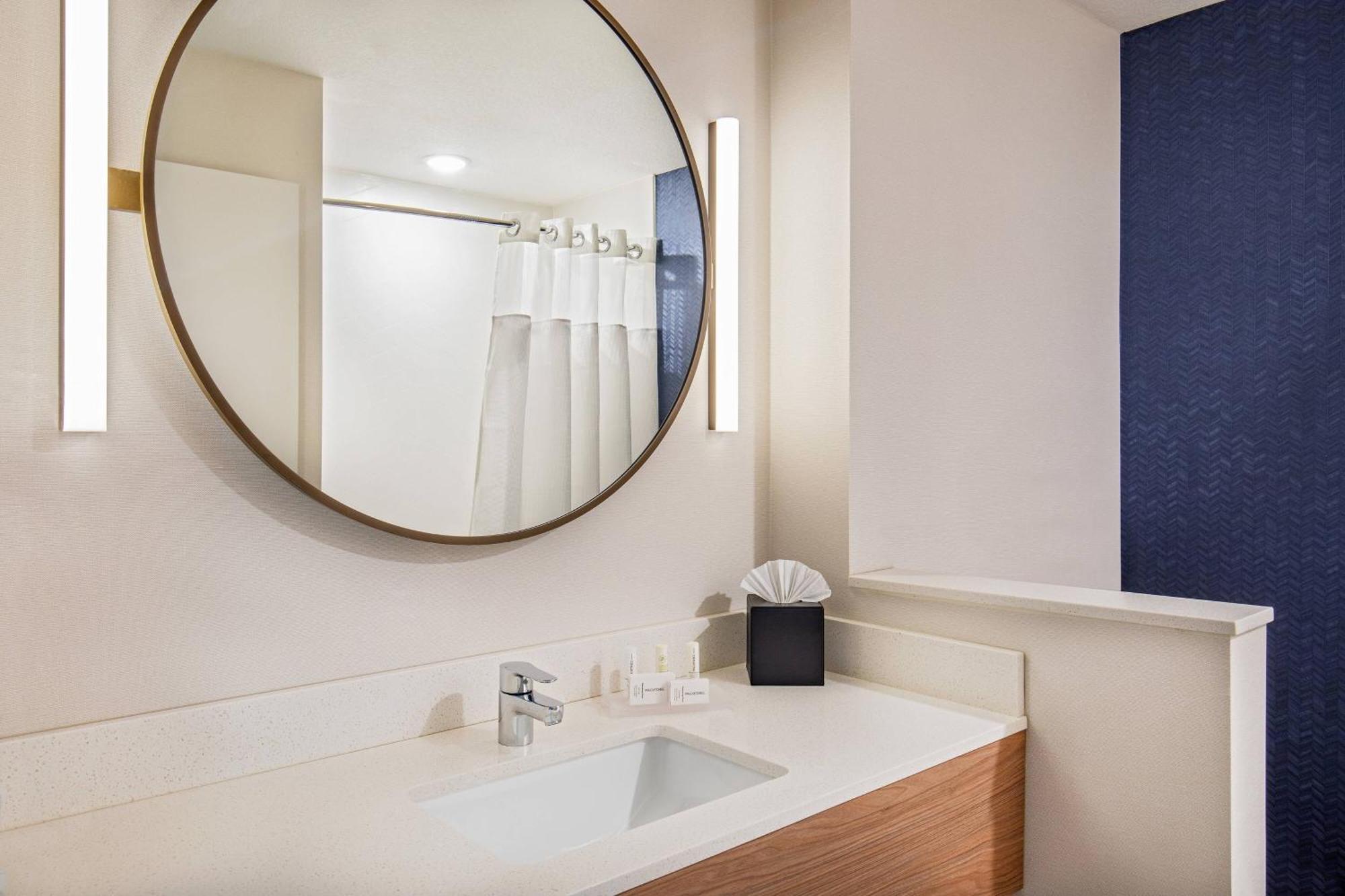 Fairfield Inn & Suites By Marriott Mcpherson Exteriör bild